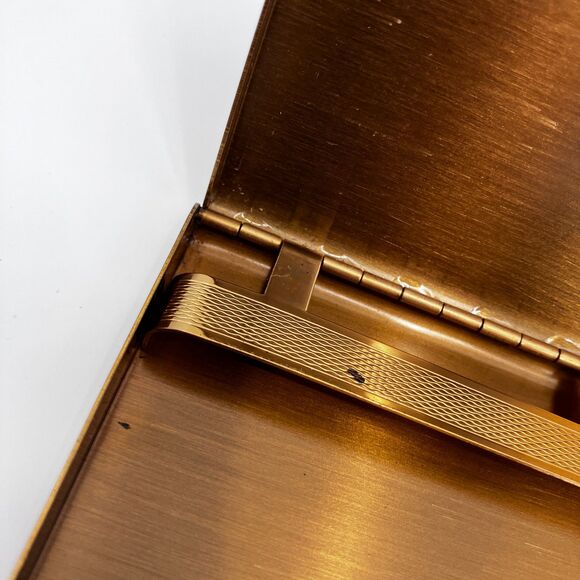 Vintage Volupte Gold Tone Enameled Hunting Scene Cigarette Case, Made in USA - Picture 9 of 10